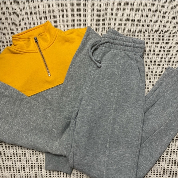 SOLD Aritzia Warm Up Set - Picture 2 of 4